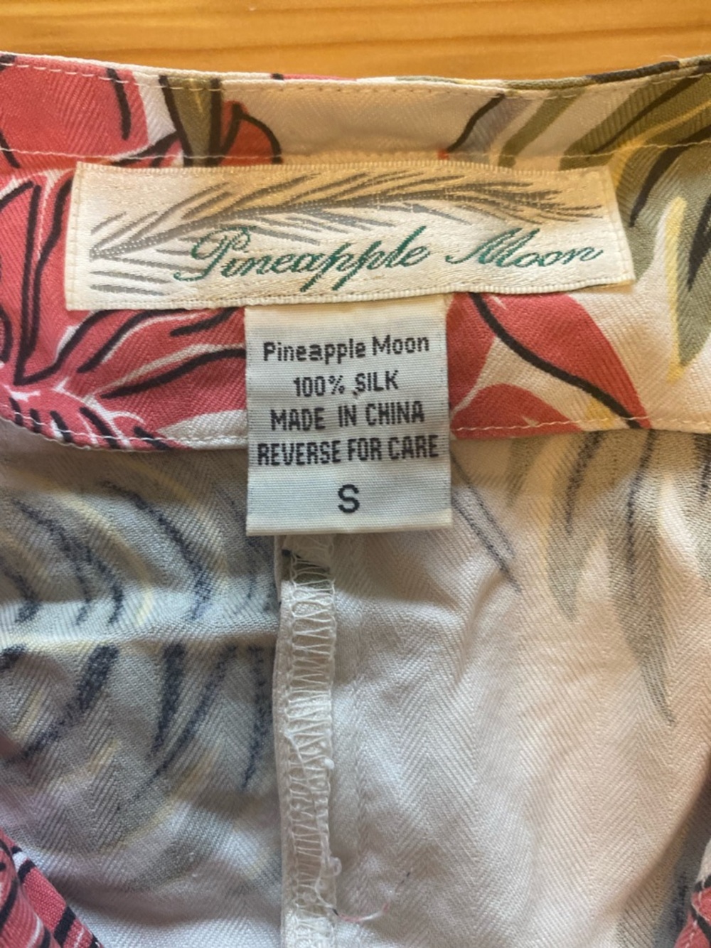 Pineapple Moon 100% Silk Sleeveless Tropical Button Down Blouse Size Small - Picture 4 of 6